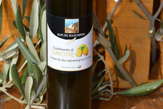 condimento a base di olio extra vergine di oliva e limoni